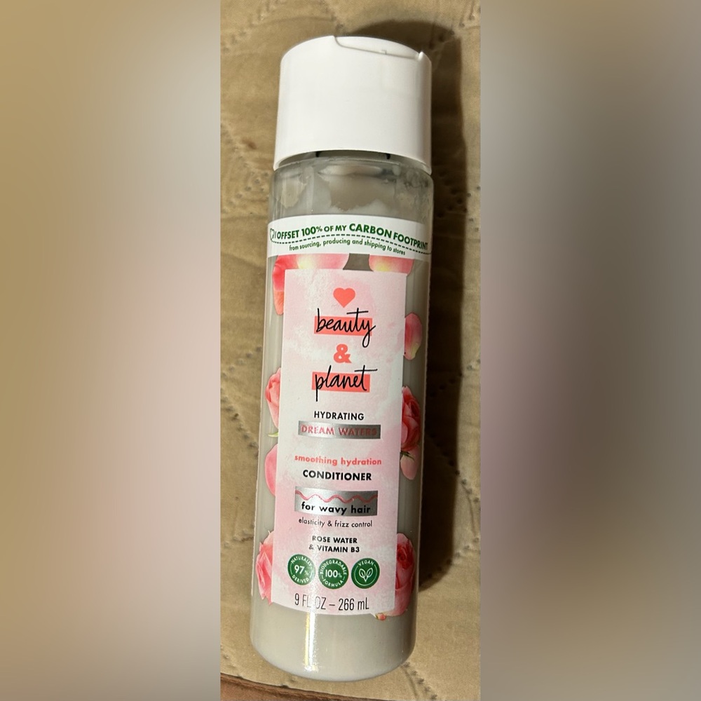Beauty and Planet Hydrating Dream Waters Smoothing HydrationConditioner
